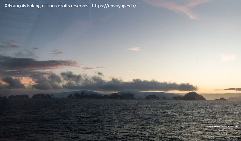 Fsai221230_Antarctique-Baie-Charlotte_001.jpg