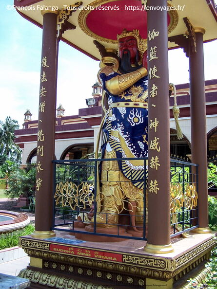 Fsai060712_Malaisie-Kota_Bharu-Bouddha_assis_03.jpg