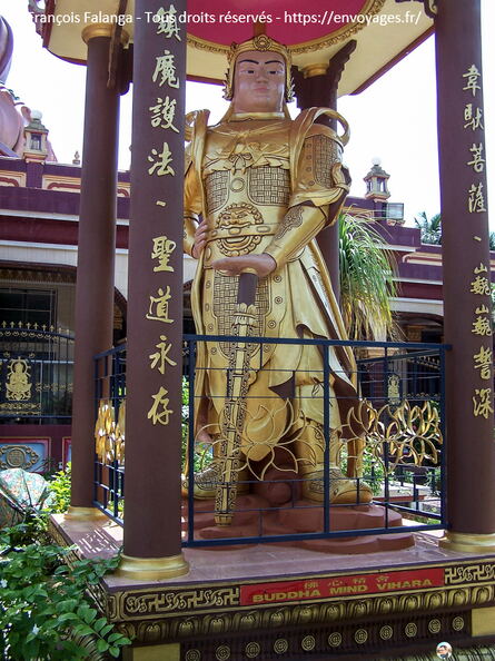 Fsai060712_Malaisie-Kota_Bharu-Bouddha_assis_05.jpg
