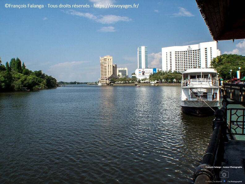 Fsai070704_Malaisie-Borneo-Kuching_04.jpg