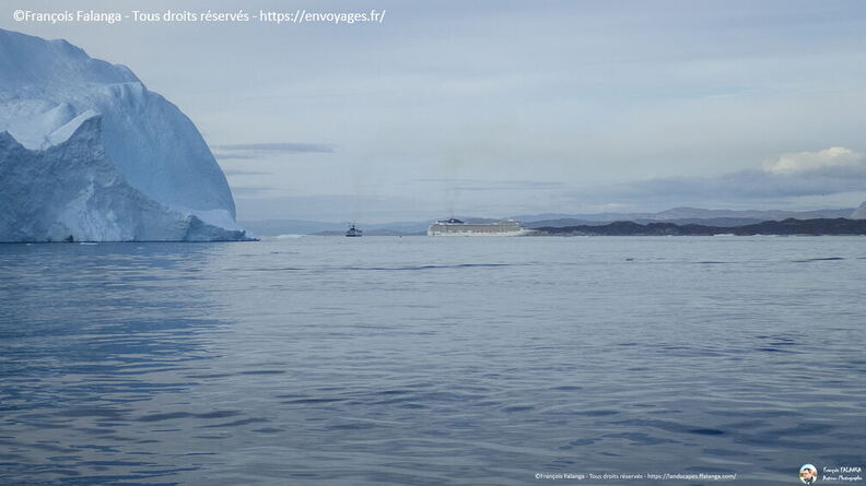 Fsai190820_132-IllulisatIcebergs.jpg