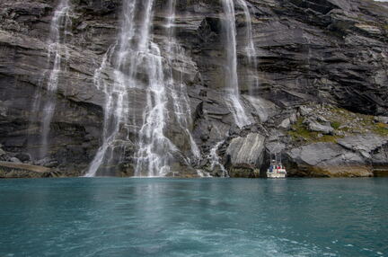 Nuuk - Waterfall